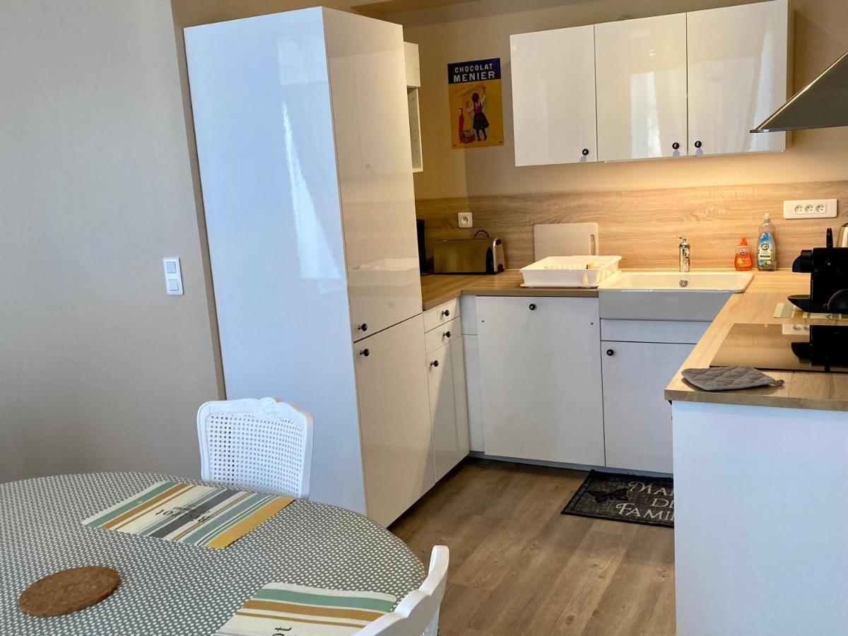 La maison Virginie logements de 1 à 5 pers centre, climatisation, parking, linge, wifi, proximité lac canal piscine Montargis Esterno foto